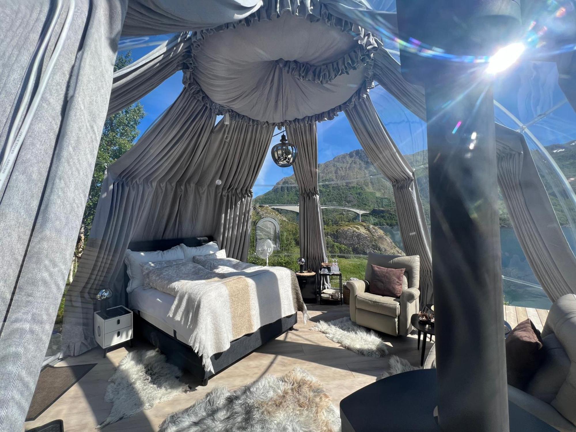 Lofoten Glampingdome * Myrland